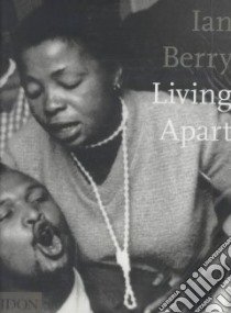 Living apart. Ediz. illustrata libro di Berry Ian