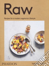 Raw. Recipes for a modern vegetarian lifestyle libro di Eiriksdottir Solla