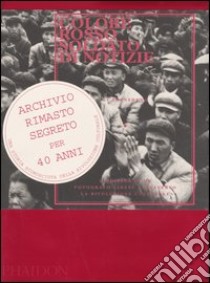 Colore rosso soldato di notizie. L'odissea di un fotografo cinese attraverso la rivoluzione culturale. Ediz. illustrata libro di Li Zhensheng; Menasche J.; Pledge R. (cur.)