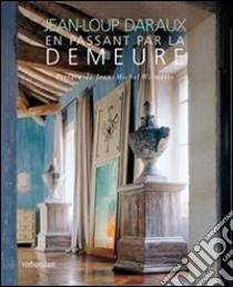 En passant par la demeure. Ediz. illustrata libro di Daraux Jean-Loup; Ciampi Mario