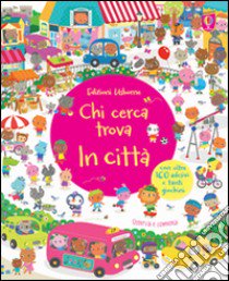 In città. Chi cerca trova. Con adesivi. Ediz. illustrata libro di Maskell Hazel; Martinez Sigrid