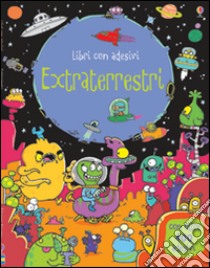 Extraterrestri. Con adesivi. Ediz. illustrata libro di Robson Kirsteen; Burnett Seb