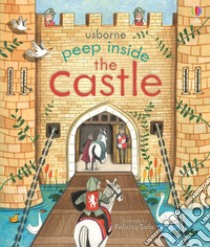 Peep inside the castle libro di Milbourne Anna