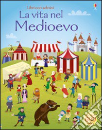 La vita nel Medioevo. Con adesivi. Ediz. illustrata libro di Watt Fiona; Nicholls Paul