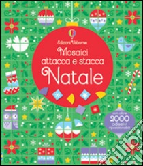 Natale. Mosaici attacca e stacca. Ediz. a colori libro di Robson Kirsteen; Davies Carly