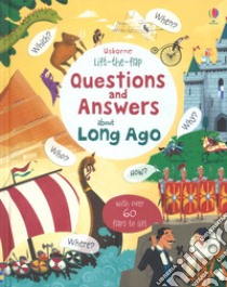 Lift the flap. Questions and answer about long ago. Ediz. a colori libro di Daynes Katie