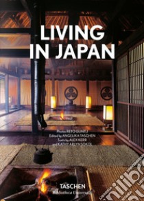 Living in Japan. Ediz. italiana, spagnola e portoghese libro di Kerr Alex; Sokol Kathy Arlyn