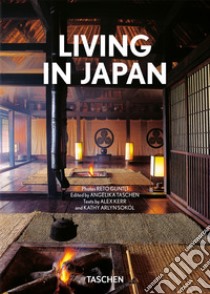 Living in Japan. 40th Ed. Ediz. inglese, francese e tedesca libro di Kerr Alex; Sokol Kathy Arlyn