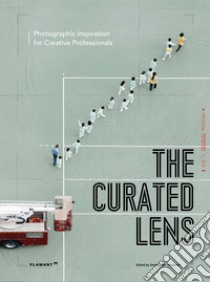 The curated Lens. Photographic inspiration for creative professionals. Ediz. illustrata libro di Design 360º (cur.)