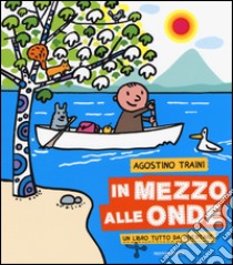 In mezzo alle onde. Ediz. illustrata libro di Traini Agostino