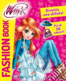 Fashion book. Winx Club. Con adesivi. Ediz. a colori libro