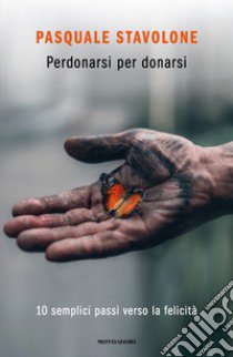 Perdonarsi per donarsi. 10 semplici passi verso la felicità libro di Stavolone Pasquale