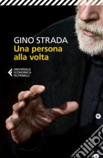 Una persona alla volta libro di Strada Gino