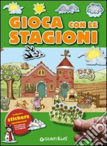 Gioca con le stagioni. Con stickers. Ediz. illustrata libro