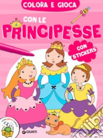 Colora e gioca con le principesse. Con adesivi. Ediz. a colori libro