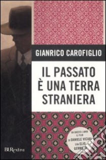 Il passato è una terra straniera libro di Carofiglio Gianrico