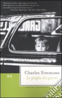 Le pieghe dei giorni libro di Simmons Charles