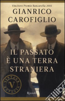 Il passato è una terra straniera libro di Carofiglio Gianrico