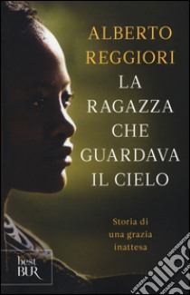 La ragazza che guardava il cielo. Storia di una grazia inattesa libro di Reggiori Alberto