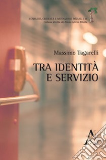 Tra identità e servizio libro di Tagarelli Massimo