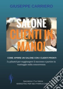 Salone clienti in mano libro di Carriero Giuseppe