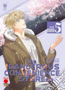 The dangerous convenience store. Vol. 5 libro di Gusao