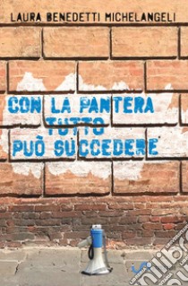 Con la pantera tutto può succedere libro di Benedetti Michelangeli Laura