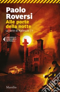 Alle porte della notte. La serie di Enrico Radeschi. Vol. 7 libro di Roversi Paolo