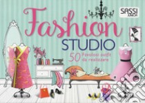 Fashion studio. 50 favolosi outfit da realizzare. Nuova ediz. Con gadget libro di Moslin Helen