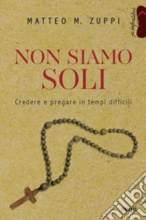 Non siamo soli. Credere e pregare in tempi difficili libro di Zuppi Matteo Maria