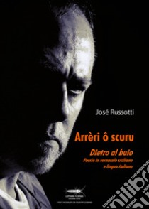 Arrèri ô scuru. Dietro al buio. Poesie in vernacolo siciliano e lingua italiana libro di Russotti José