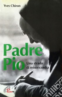 Padre Pio. Una strada di misericordia libro di Chiron Yves