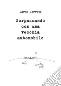 Sorpassando con una vecchia automobile libro di Morroni Marco