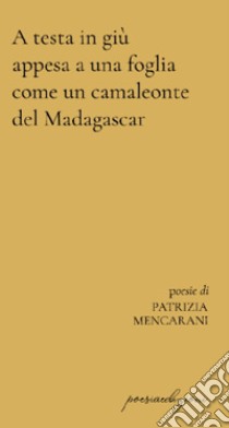 A testa in giù appesa a una foglia come un camaleonte del Madagascar libro di Mencarani Patrizia