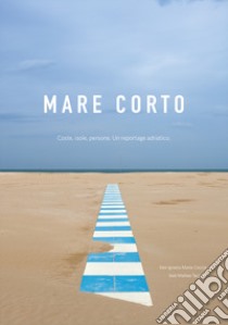 Mare corto. Coste, isole, persone. Un reportage adriatico. Ediz. illustrata libro di Tacconi Matteo; Coccia Ignacio Maria