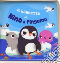 Il bagnetto di Nino il pinguino. Impermealibri. Ediz. a colori. Con pupazzetto libro di Martinez Sigrid