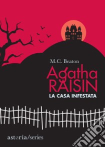 La casa infestata. Agatha Raisin libro di Beaton M. C.