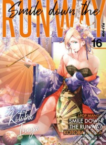 Smile down the runway. Vol. 16 libro di Inoya Kotoba