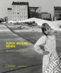 Durch Mauern gehen. Catalogo della mostra (Berlino, 12 settembre 2019-19 gennaio 2020). Ediz. illustrata libro di Bardaouil S. (cur.); Fellrath T. (cur.)