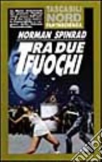 Tra due fuochi libro di Spinrad Norman