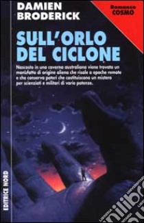 Sull'orlo del ciclone libro di Broderick Damien