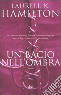 Un bacio nell'ombra libro di Hamilton Laurell K.