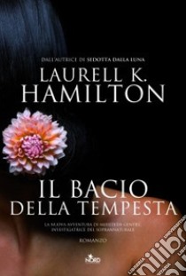 Il Bacio della tempesta libro di Hamilton Laurell K.