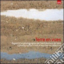 Terre en vues. Regard d'un photographe sur l'architecture de terre. Ediz. francese e inglese libro di Buch Pierre