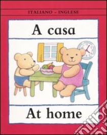 A casa-At home libro di Beaton Clare