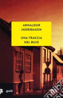 Una traccia nel buio libro di Indriðason Arnaldur