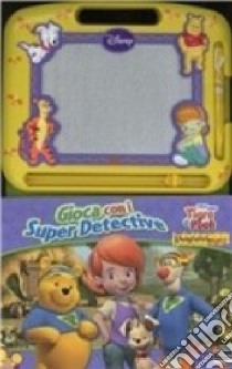 Gioca con i super detective. I miei amici Tigro e Pooh. Ediz. illustrata. Con gadget libro