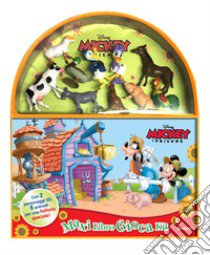 In fattoria. Mickey & friends. Maxi libro gioca kit. Ediz. a colori. Con 10 figurine 3D libro