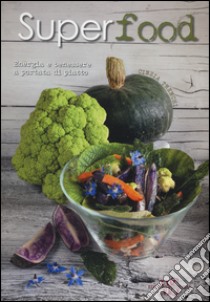 Superfood. Energia e benessere a portata di piatto. Ediz. illustrata libro di Trenchi Cinzia