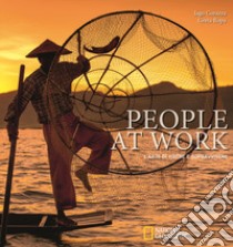 People at work. L'arte di vivere e sopravvivere. Ediz. illustrata libro di Corazza Iago; Ropa Greta